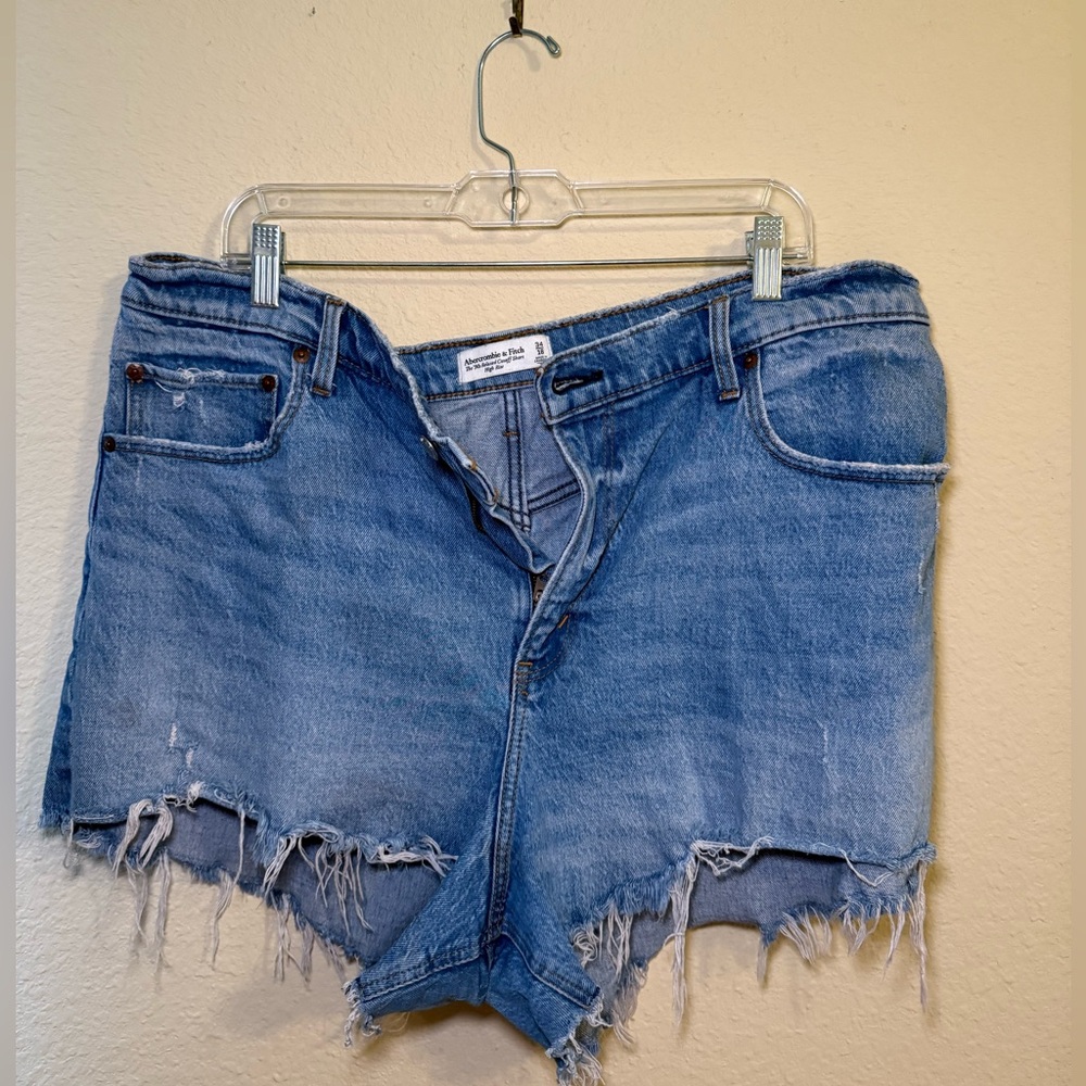 Abercrombie & Fitch 90s Relaxed Cutoff Short